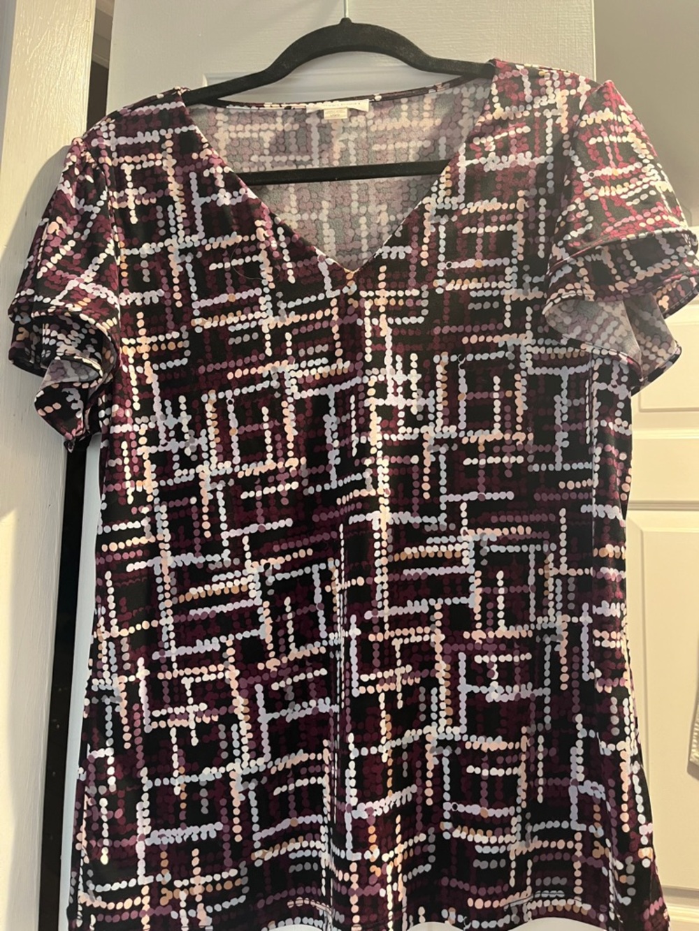 Women’s V-Neck Short Sleeve Top - Black & Purple Geometric Print size L EUC